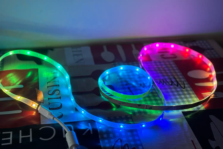 Test de l'ampoule, de la lampe et du bandeau LED Matter de Razer : le jeu en vaut la chandelle