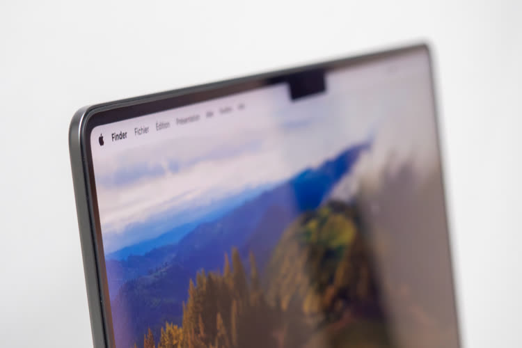 Finalement, les MacBook Pro OLED pourraient sortir dès 2026