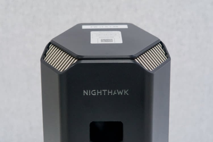 Test du routeur Netgear Nighthawk RS700S : le Wi-Fi 7, c’est (pas) pour demain