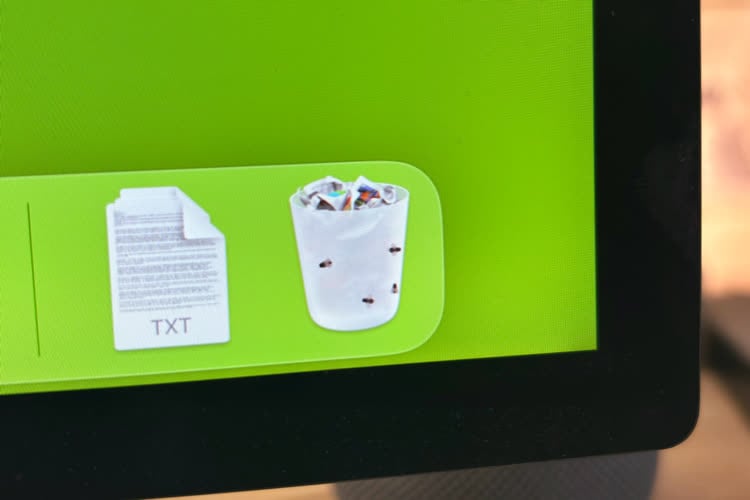 BananaBin flies around your Mac's trash can to remind you to empty it.