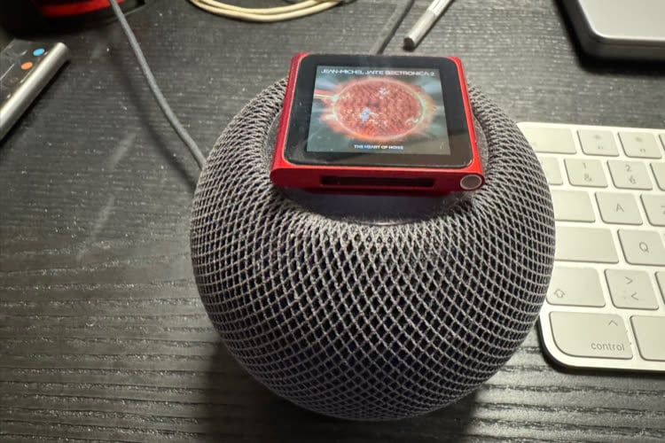 La rumeur du HomePod à écran intégré revient, avec un écran carré