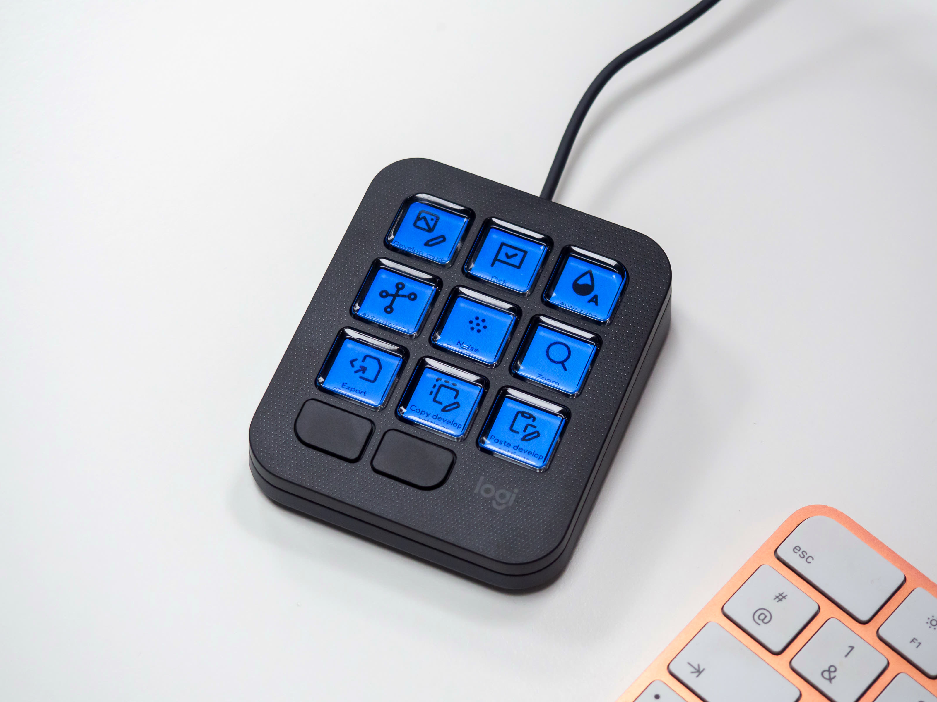 Test de la Logitech MX Creative Console : des raccourcis infinis ...