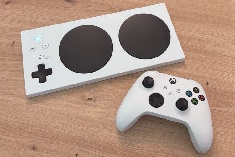 Test de la manette Xbox Adaptive de Microsoft, qui fonctionne parfaitement avec les produits Apple