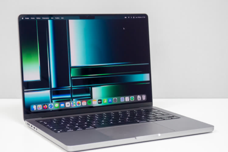 Les MacBook Pro à écran OLED seraient bien en route pour 2026