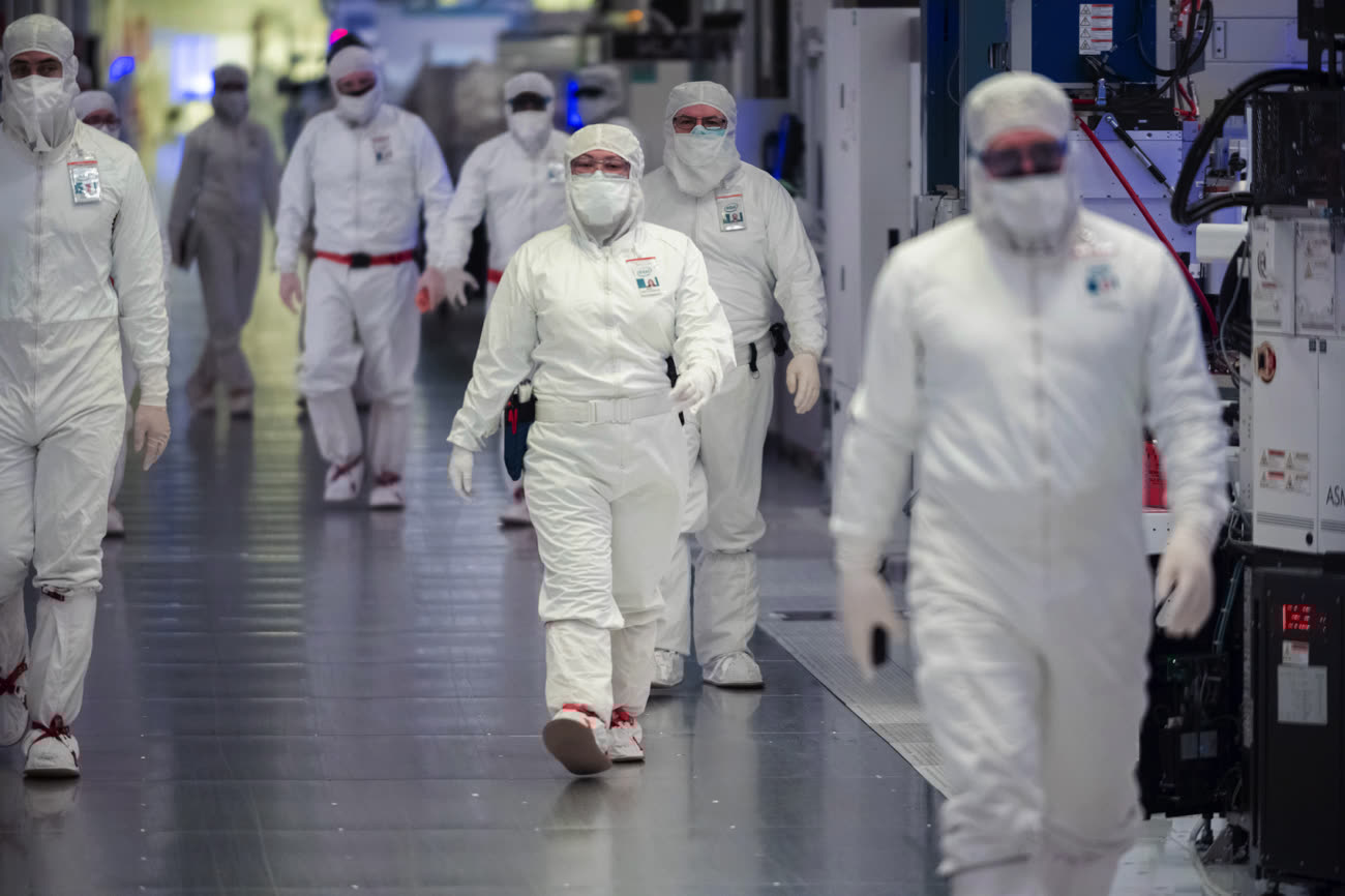 Les employés d'une fonderie Intel. Image Intel.