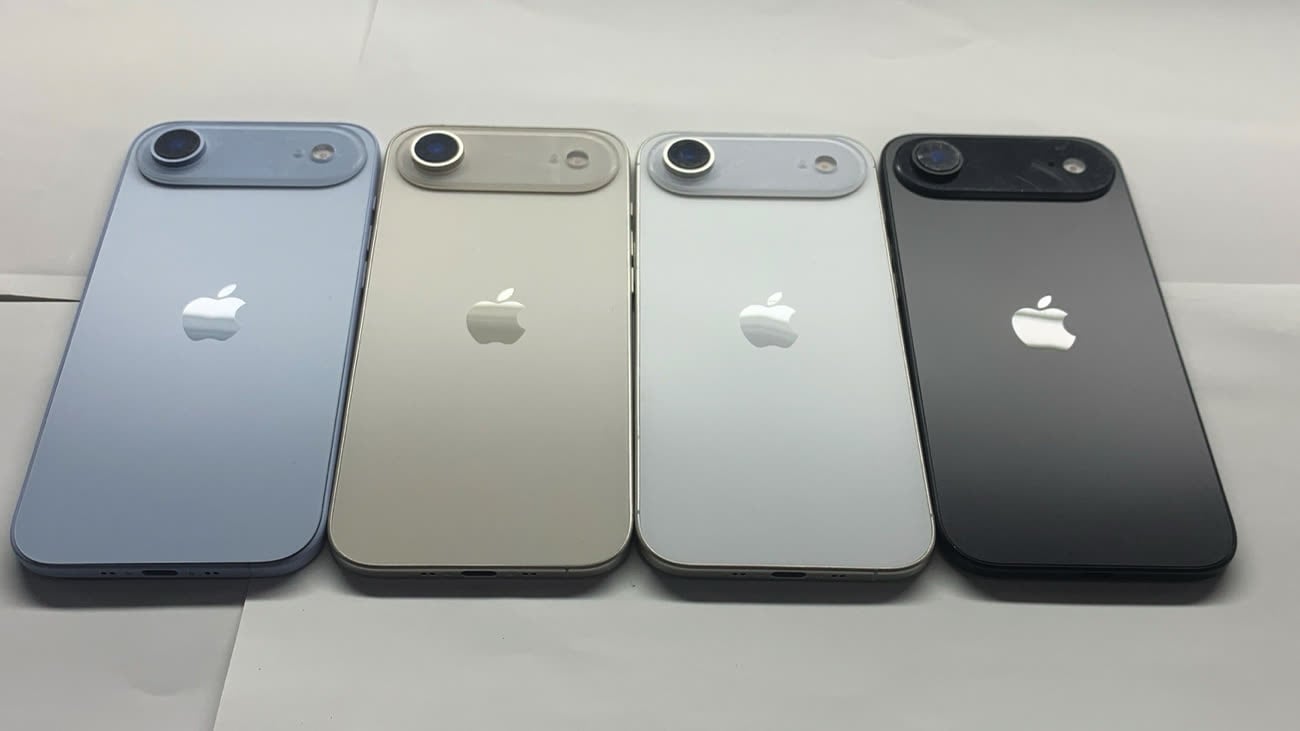 Un seul capteur, ce sont bien des iPhone Air ! - Image : [Sonny Dickson](https://x.com/SonnyDickson/status/1950325609957380405)
