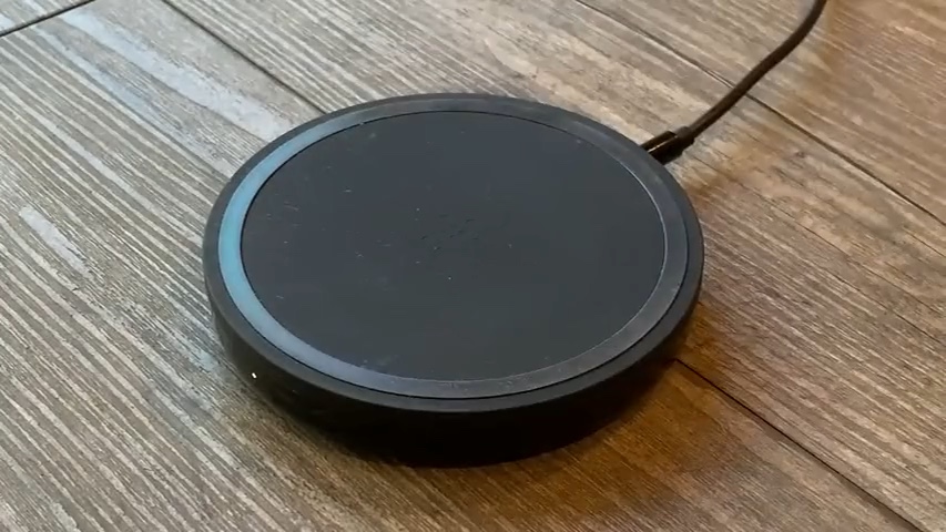 AirPods lis iOS 26 : un nouveau clignotement en dbut de charge - WatchGeneration AirPods lis iOS 26 : un nouveau clignotement en dbut de charge - WatchGeneration