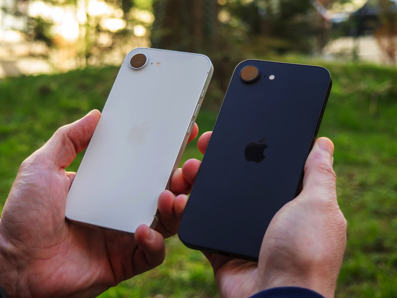 iPhone 16e blanc et noir. Image iGeneration