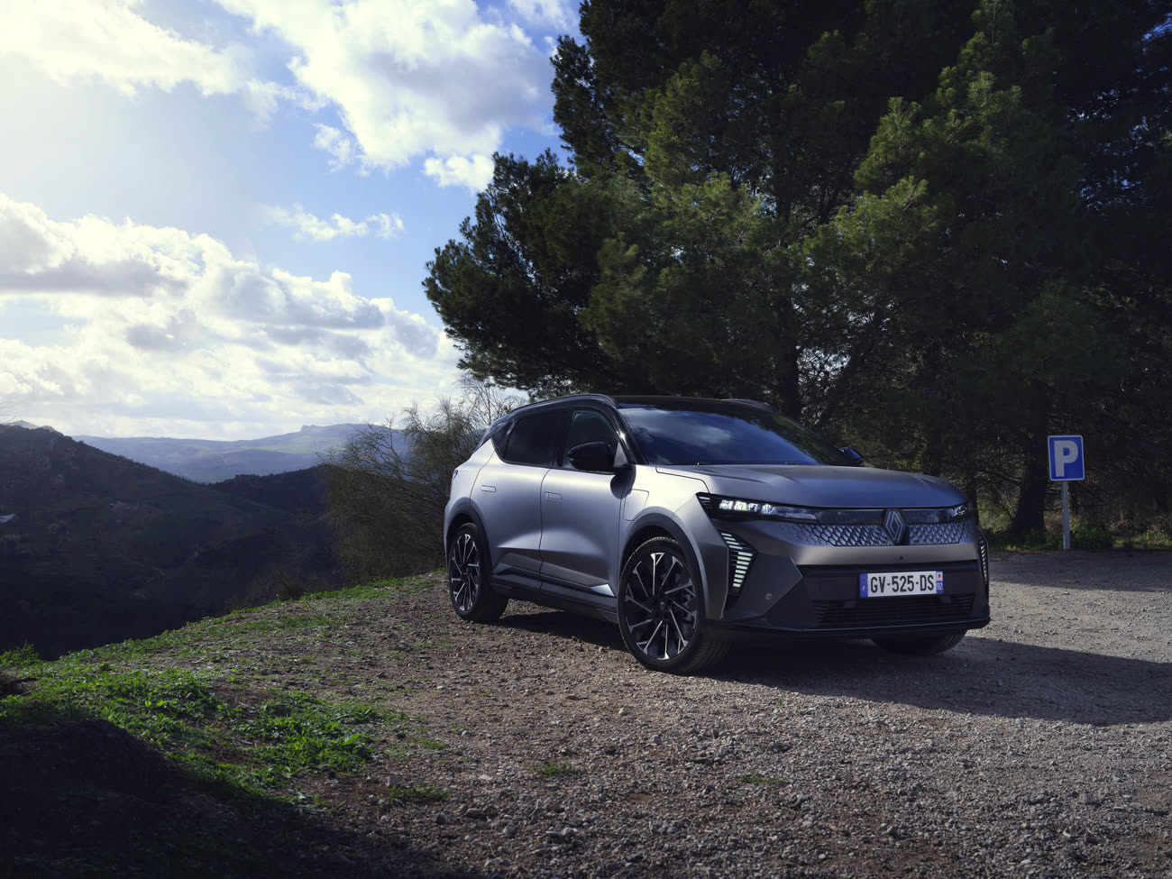 La Scenic E-Tech propose un assistant à la conduite meilleur que celui de base de Tesla, pour un prix inférieur à la Model Y. Image Renault.