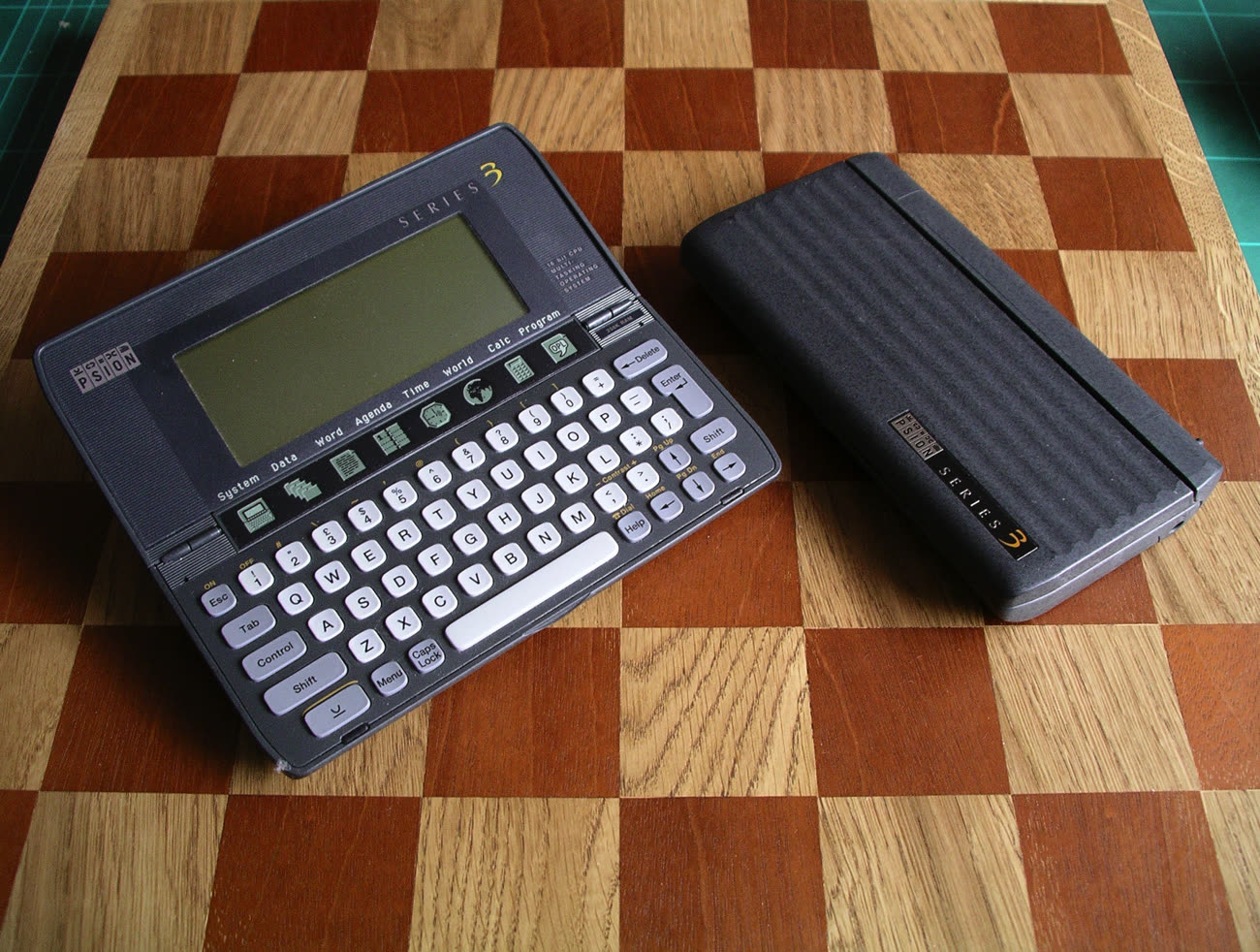 Le Psion 3a et son processeur NEC V30H à 7,68 MHz ! - image : Jonathan Barnes