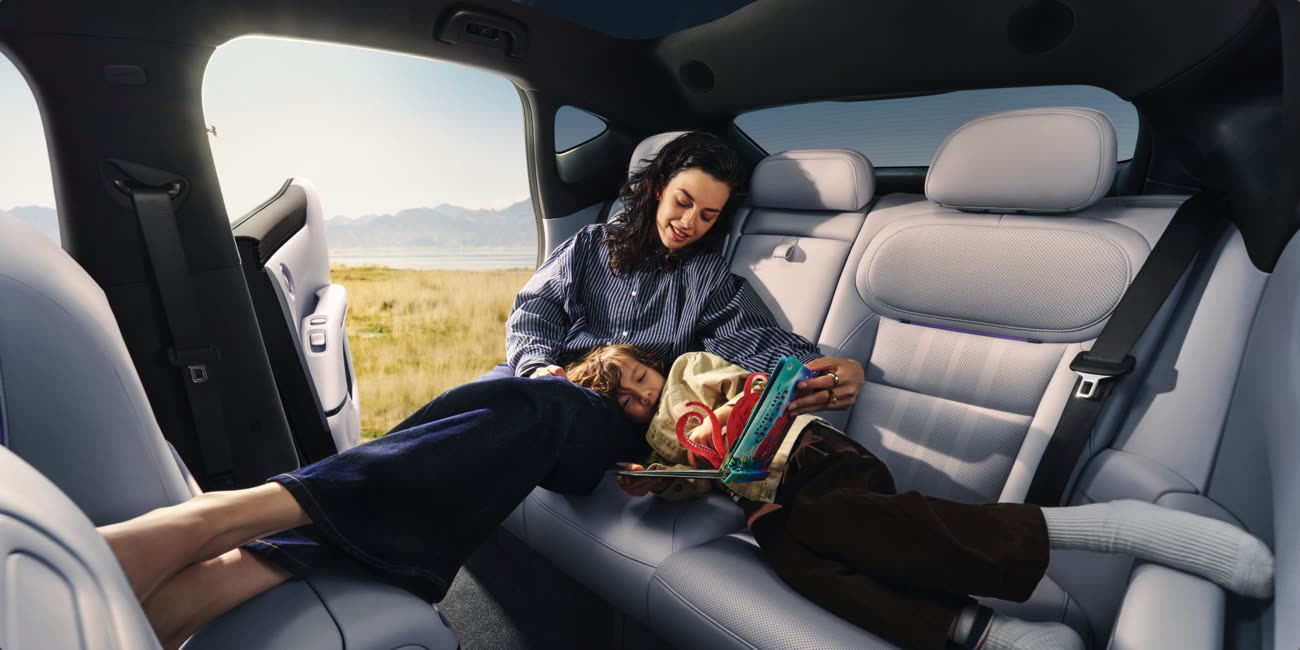 Les passagers à l’arrière sont favorisés au contraire par la L03, avec un grand espace aux jambes et même une hauteur très confortable d’après les premiers retours. Image Xpeng.